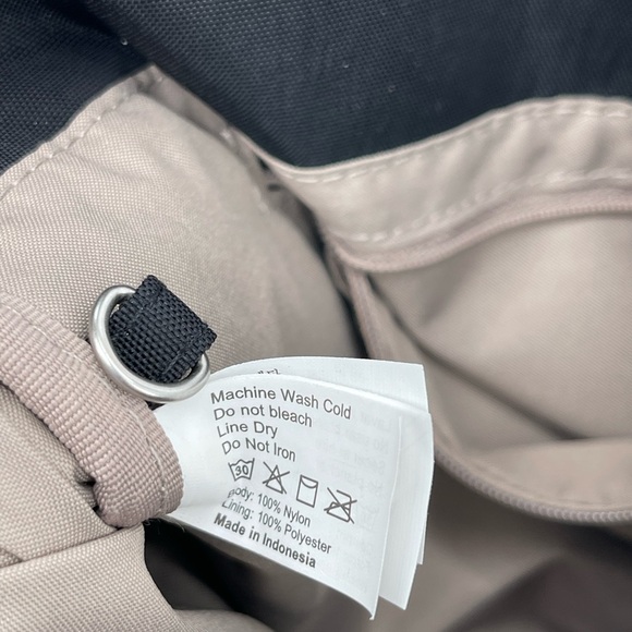 Baggallini Black Nylon Crossbody Organizer - Picture 13 of 13